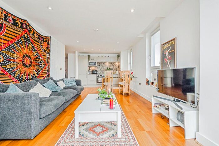 2 Bedroom Apartment For Sale In The Hayes, Cardiff, CF10