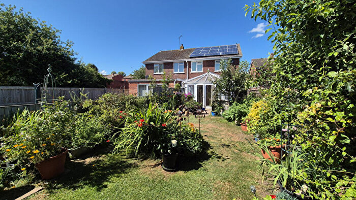 3 Bedroom Semi-Detached House For Sale In Lakin Drive, Bishops Itchington, CV47