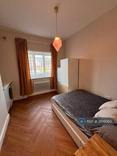 Studio To Rent In Finchley Road, London, NW3