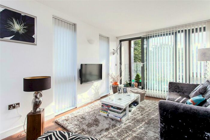 1 Bedroom Apartment To Rent In Morton Road, London, N1