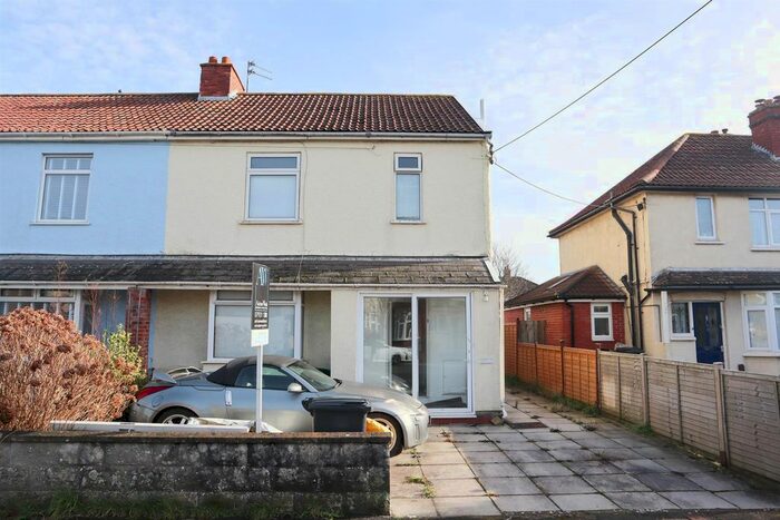 3 Bedroom Property To Rent In Kenn Road, Clevedon, BS21