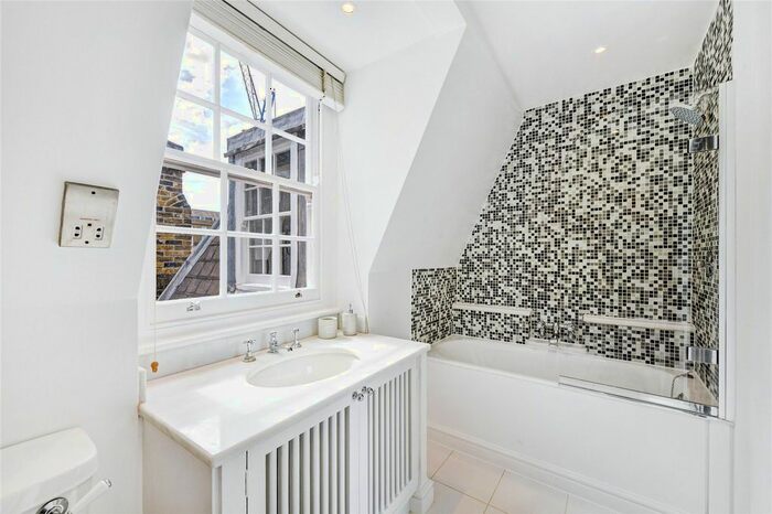 Studio To Rent In Charles Street, Mayfair, W1J