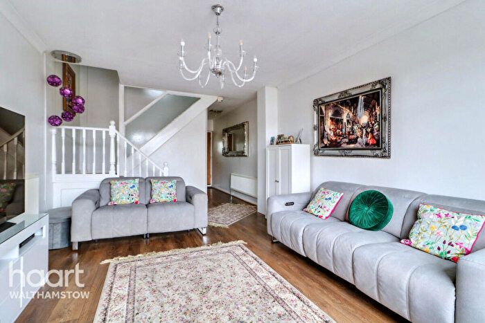 2 Bedroom Maisonette For Sale In The Ridgeway, Chingford, E4