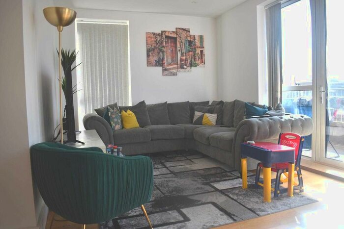 2 Bedroom Flat To Rent In Lampton Road, Hounslow, TW3