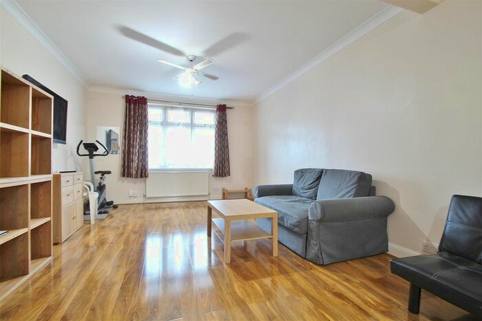 4 Bedroom Semi-Detached House To Rent In Chatsworth Crescent, Hounslow TW3