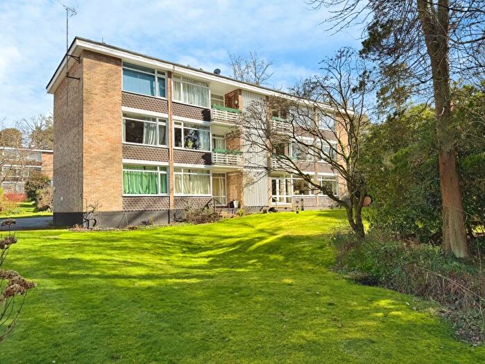 2 Bedroom Apartment For Sale In Heathermount Gardens, Crowthorne, Berkshire, RG45