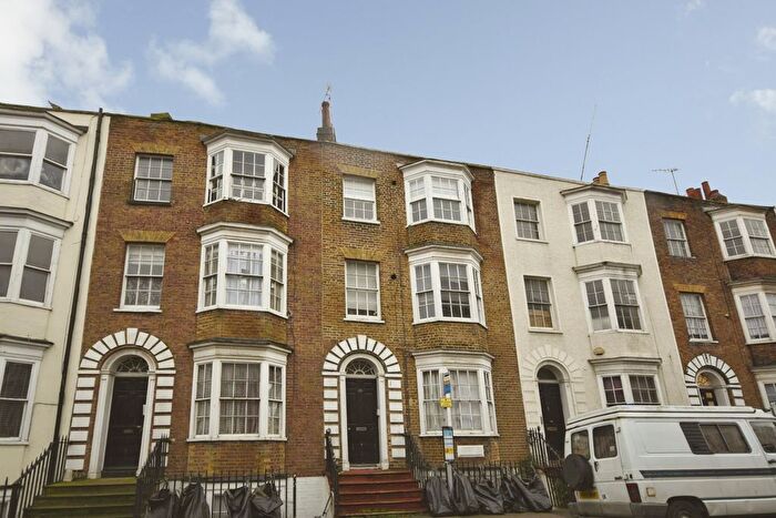 1 Bedroom Flat For Sale In Union Crescent, Margate, Kent, CT9