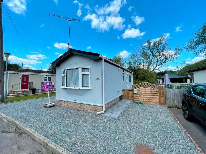 1 Bedroom Mobile/park Home For Sale In North End, Cummings Hall Lane, Romford, RM3