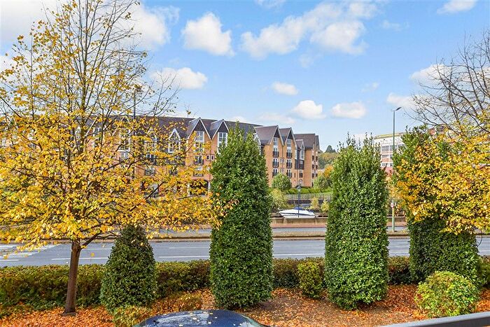 2 Bedroom Flat For Sale In Mckenzie Court, Maidstone, Kent, ME14