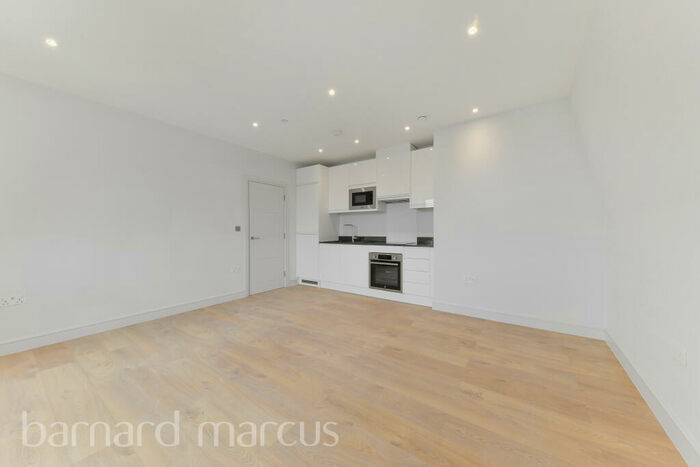 1 Bedroom Apartment To Rent In High Street, Sutton, SM1