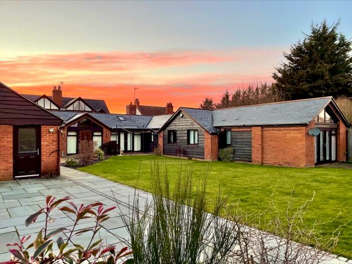 4 Bedroom Detached Bungalow To Rent In Pyms Stables, Newport Pagnell, MK16