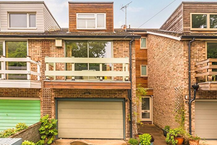 4 Bedroom Terraced House For Sale In Crescent Road, Kingston Upon Thames, KT2