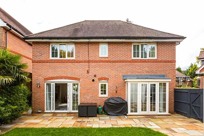 4 Bedroom Detached House For Sale In Buxton Place, Caterham, CR3