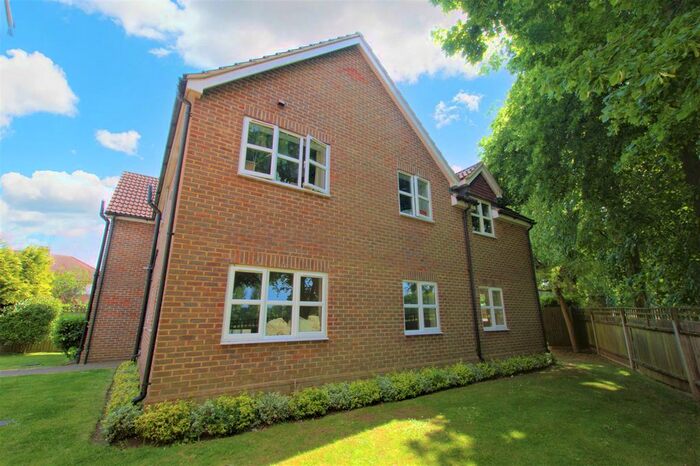 2 Bedroom Flat To Rent In Banfield Court, London Colney, AL2