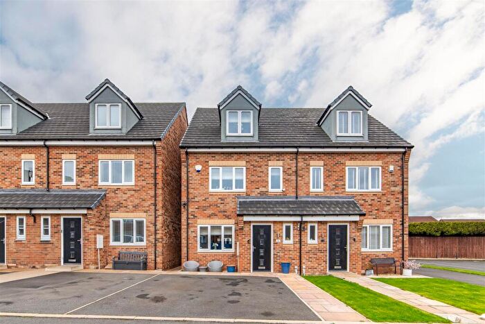 4 Bedroom Town House For Sale In Tantallon Court, Dudley, Cramlington, NE23
