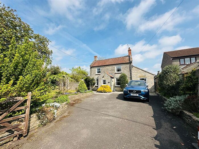 3 Bedroom Detached House To Rent In West Street, Somerton, TA11