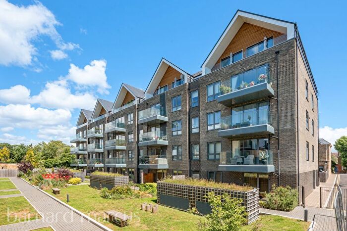 1 Bedroom Flat To Rent In Antoinette Close, Kingston Upon Thames, KT1