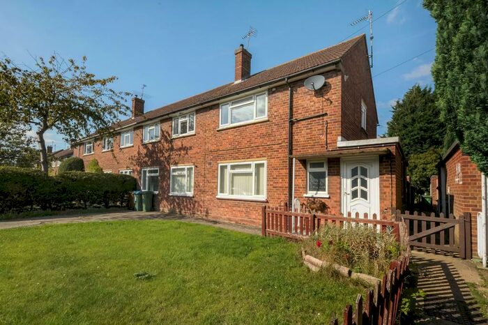 3 Bedroom Maisonette To Rent In Whaddon Chase, Aylesbury, HP19