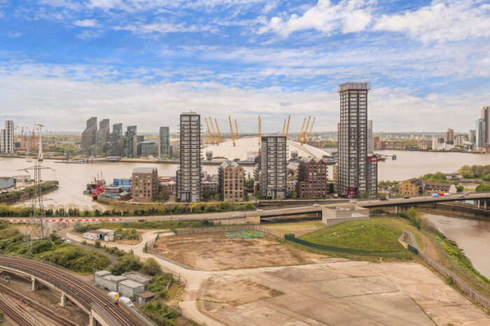 1 Bedroom Flat To Rent In Falconbrook Gardens, Canary Wharf, E16