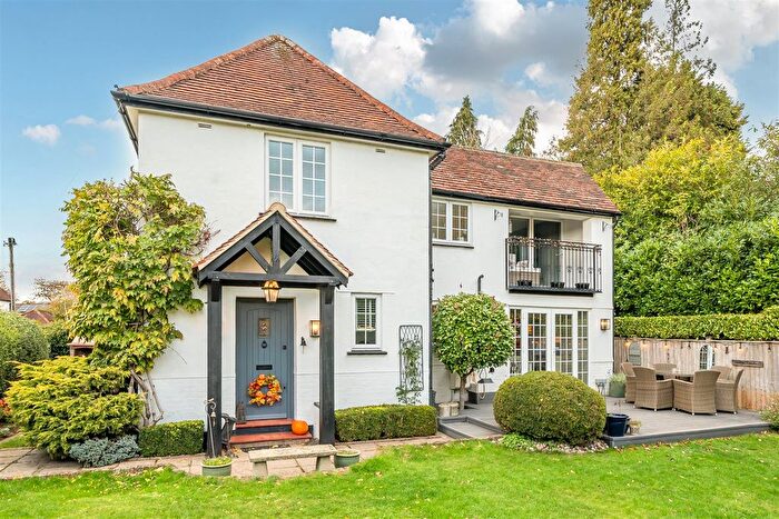 4 Bedroom Semi Detached House For Sale In Courtaulds, Chipperfield, WD4