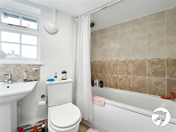 1 Bedroom Flat To Rent In Eyhorne Street, Hollingbourne, Maidstone, Kent, ME17