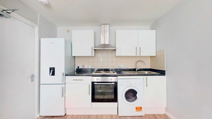 2 Bedroom Flat To Rent In Curtis Drive, London, W3