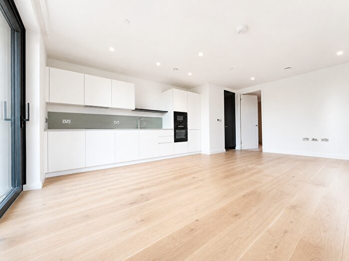 2 Bedroom Flat To Rent In Northam Tower, North Greenwich, SE10