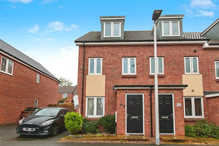 3 Bedroom End Of Terrace House For Sale In Buzzard Way, Exeter, Devon, EX5