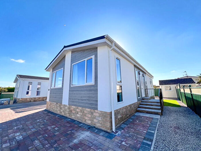 2 Bedroom Park Home For Sale In Skegness, Lincolnshire, PE25