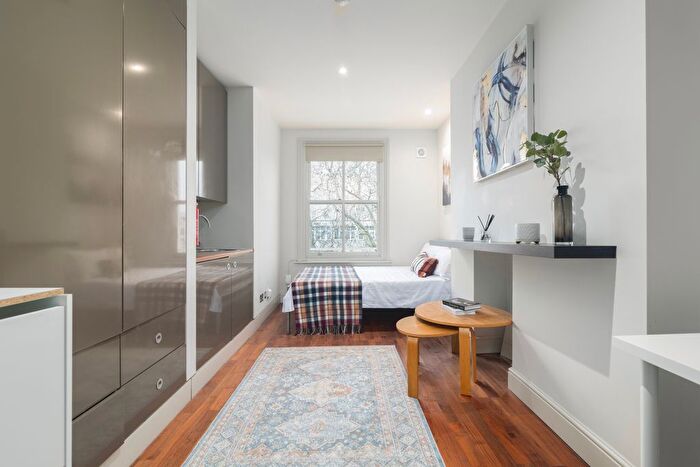 Studio To Rent In St. Charles Square, London, W10