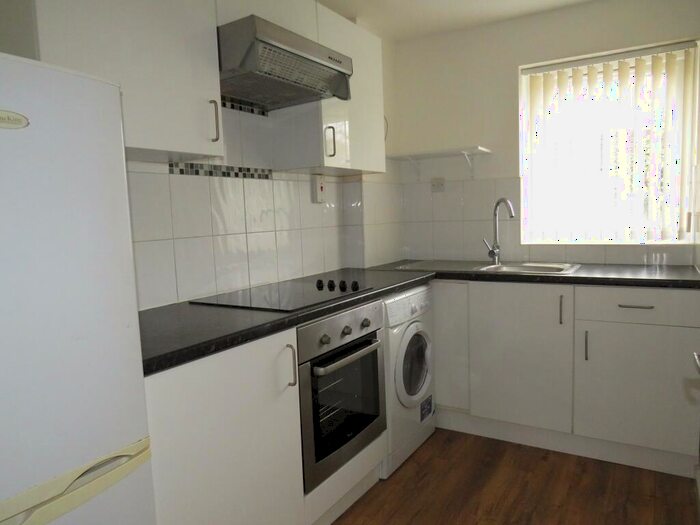2 Bedroom Flat To Rent In Guys Cliffe Avenue, Leamington Spa, CV32