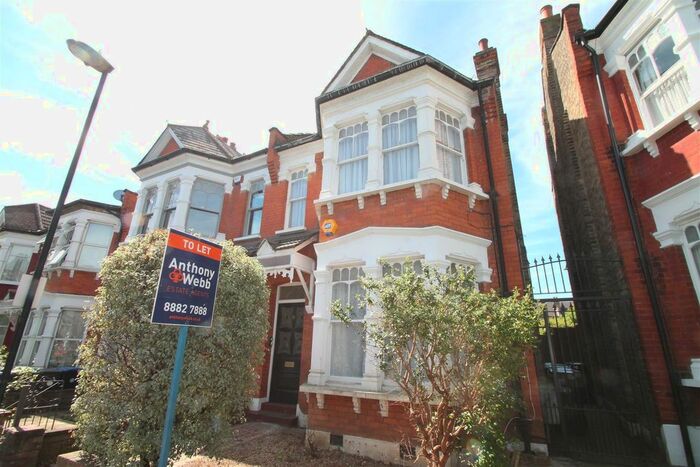 2 Bedroom Flat To Rent In Osborne Road, Palmers Green, London, N13