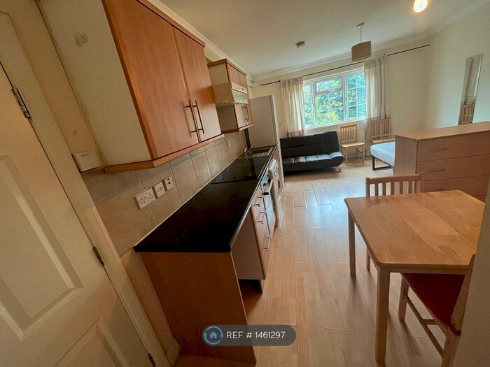 Studio To Rent In Allington Road, London, NW4