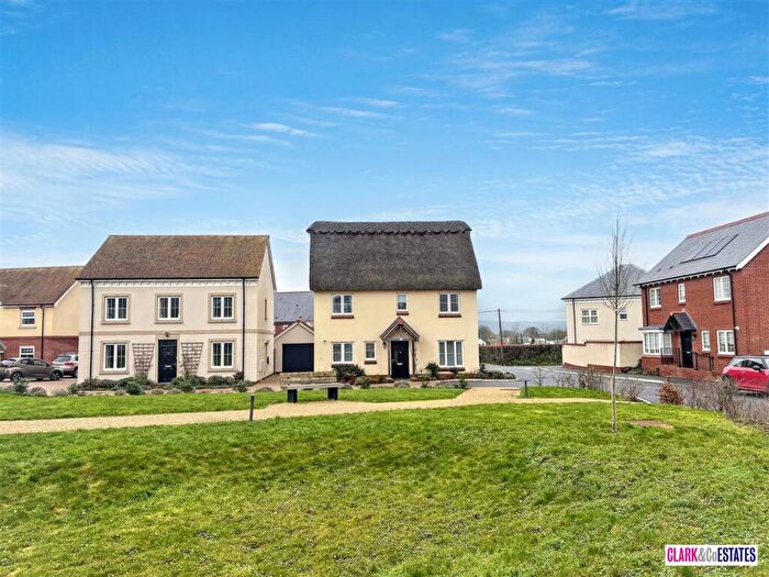 3 Bedroom Detached House For Sale In Carrick Mill, Topsham, EX3