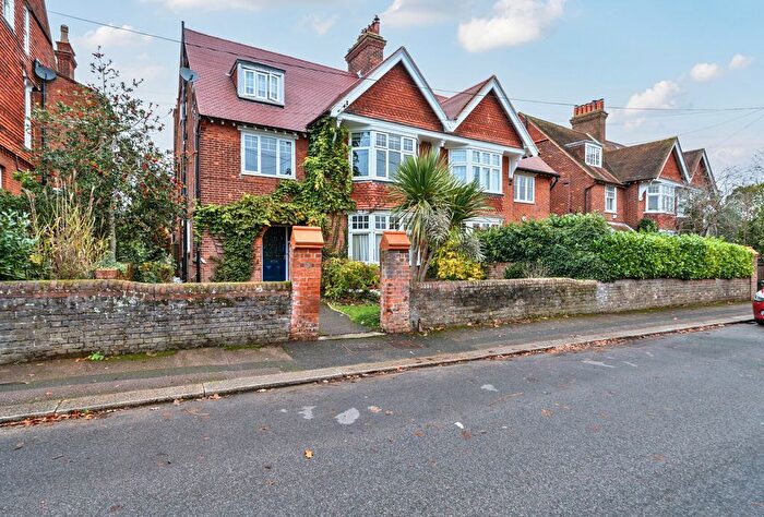 1 Bedroom Flat For Sale In Smoke Lane, Reigate, Surrey, RH2