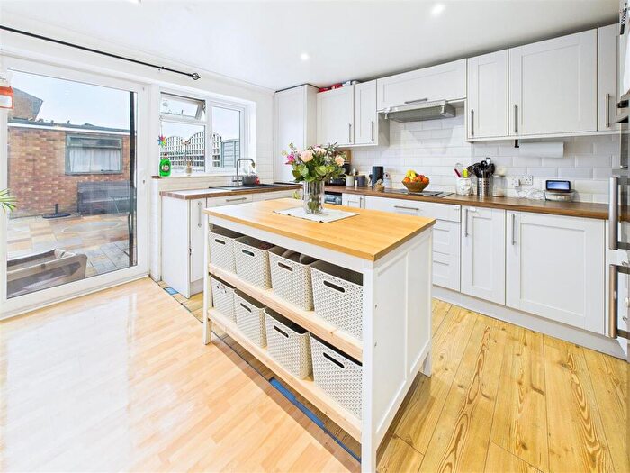 3 Bedroom Terraced House For Sale In Linnet Drive, Chelmsford, CM2