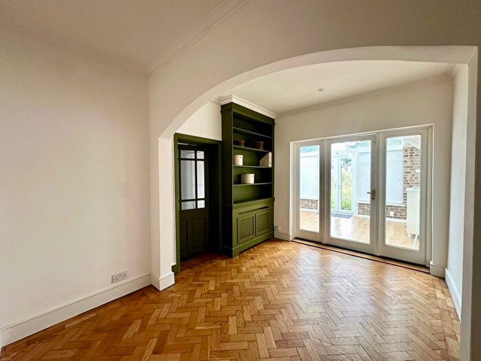 7 Bedroom Detached House To Rent In Court Drive, Uxbridge, UB10