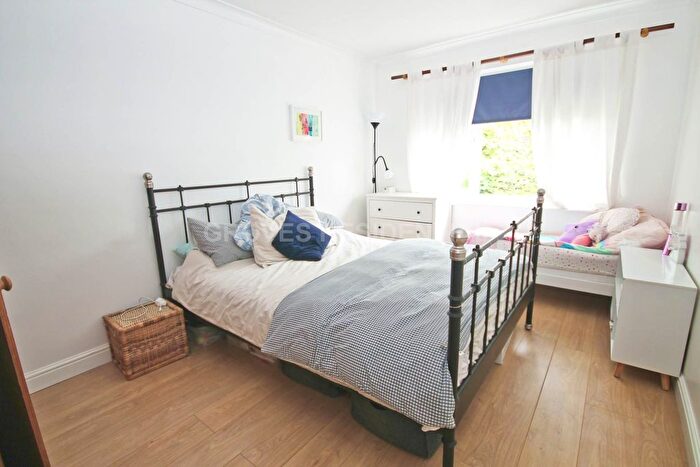 1 Bedroom Flat To Rent In Sycamore Grove, New Malden, KT3