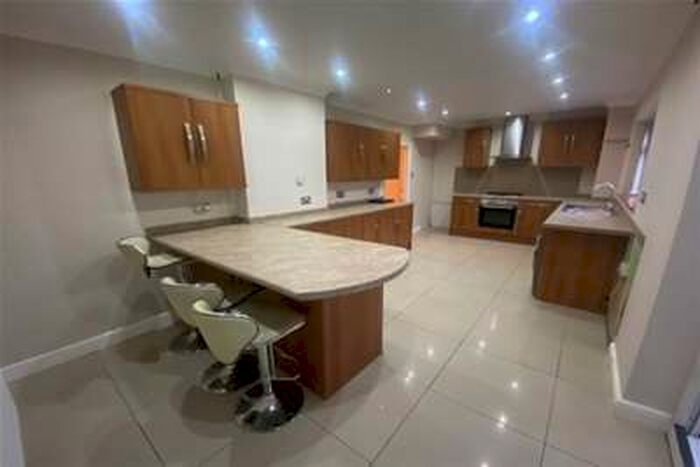 3 Bedroom Semi-Detached House To Rent In Hartcliffe, Bristol, BS13