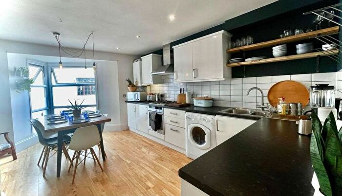 3 Bedroom House To Rent In Little Western Street, Hove, BN3
