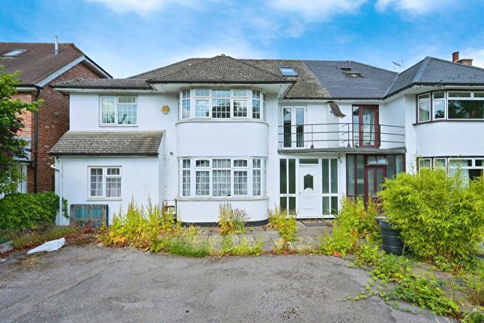 5 Bedroom Semi-Detached House For Sale In Harpenden Road, St. Albans, AL3