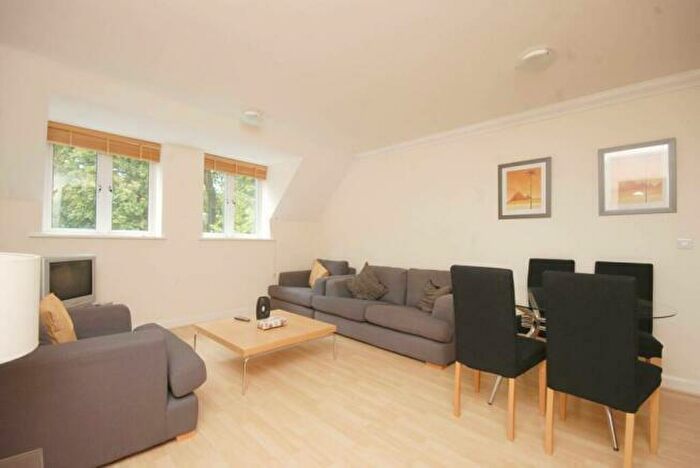 2 Bedroom Apartment To Rent In Woking, GU22