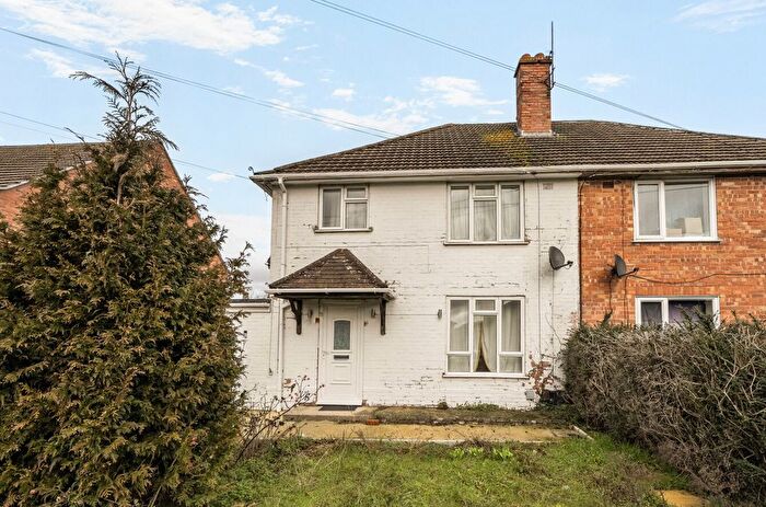 3 Bedroom Semi Detached House For Sale In Holberton Road, Reading, Berkshire, RG2