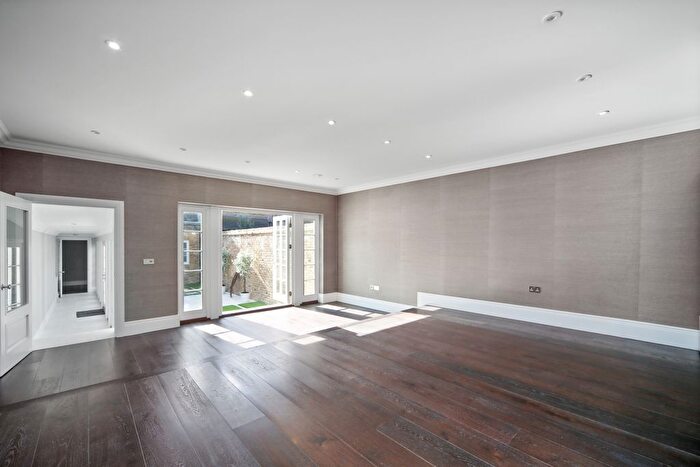 3 Bedroom Flat To Rent In Ebury Street, London, SW1W