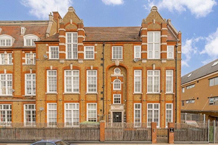 3 Bedroom Flat For Sale In Gatton Road, Tooting, SW17