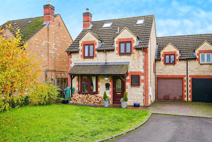 4 Bedroom Link Detached House For Sale In Oakfield Road, Carterton, OX18