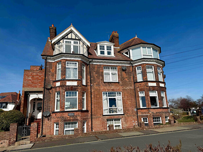 2 Bedroom Apartment To Rent In Hamilton Gardens, Felixstowe, IP11