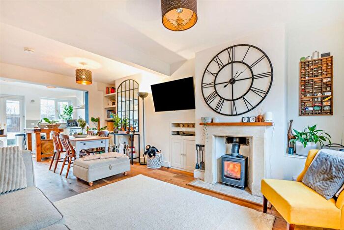 2 Bedroom Town House For Sale In Queen Street, Cirencester, GL7