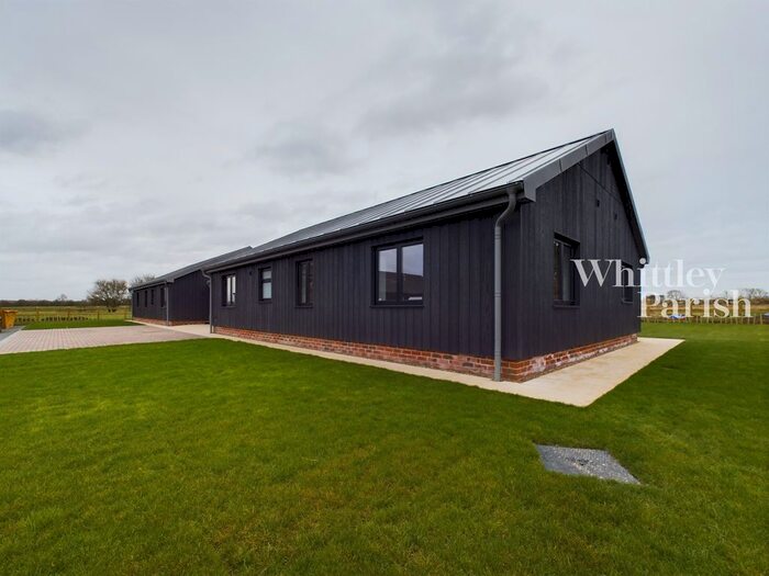 3 Bedroom Semi-Detached Bungalow To Rent In Kenninghall, Norwich, NR16