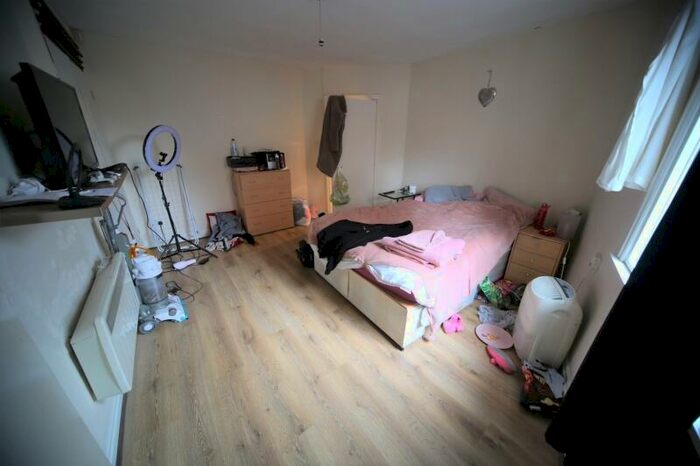 1 Bedroom Flat To Rent In Hyde Park Road, Hyde Park, Leeds, LS6